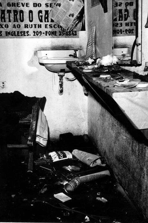 Depredação do camarim no teatro O Galpão por censores da ditadura onde estava sendo apresentada a peça "Roda Viva", em São Paulo, em 1968