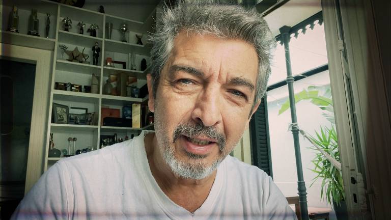 Ricardo Darín em cena do curta-metragem 'La Peste del Insomnio' (a peste da insônia), em que atores leem trechos do livro 'Cem Anos de Solidão', de Gabriel García Márquez