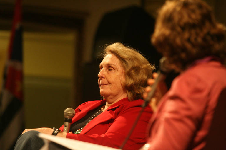 Palestra com a escritora Lya Luft no primeiro dia na 11º feira do livro em Ribeirão Preto, em 27 de maio de 2011