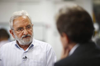 Deputado Federal Ivan Valente (PSOL), durante entrevista para o TV Folha.
