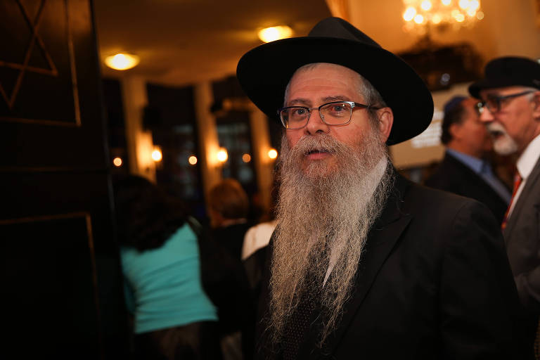 O rabino David Weitman durante a cerimônia de inauguração do Memorial da Imigração Judaica e do Holocausto