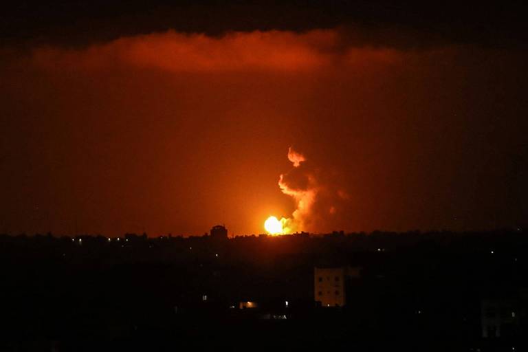 Israel bombardeia faixa de Gaza; veja fotos de hoje