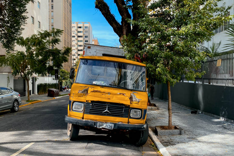 Aqui, o fotógrafo clicou um caminhão antigo estacionado na região da Santa Cecília