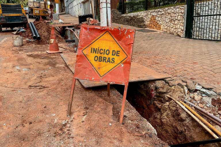 Indicações de obra nas imediações da Avenida Paulista tem também o amarelo como destaque. Para o fotógrafo Gabriel Cabral, responsável pelo registro, a cor sempre o chamou atenção por ser 'viva e solar'