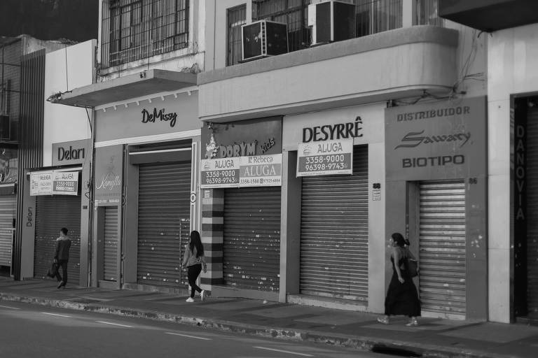 Lojas e comércios com as portas fechadas na região do Bom Retiro