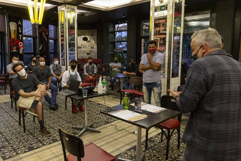 Restaurantes e bares se preparam para reabertura em São Paulo
