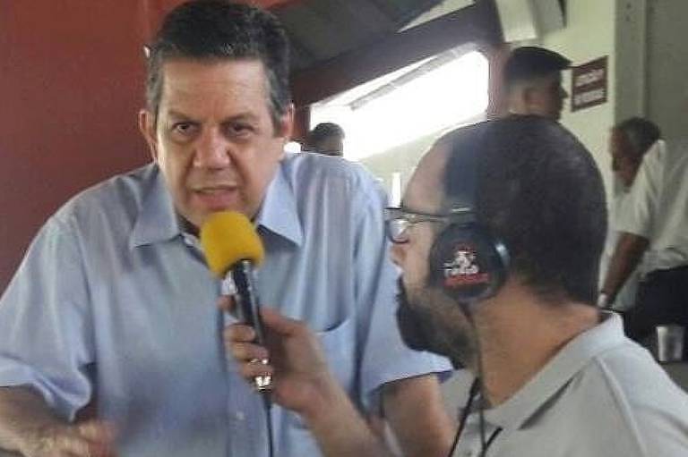 Professor Pasquale dá entrevista ao narrador Renato Corona, da Web Rádio Corona, na Javari
