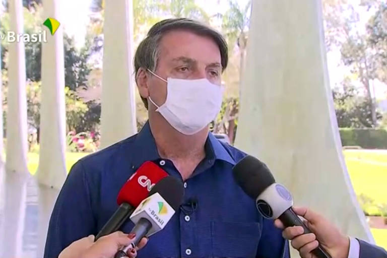 O presidente Jair Bolsonaro anuncia que está com coronavírus 
