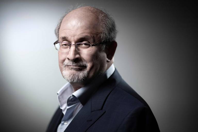 O escritor Salman Rushdie