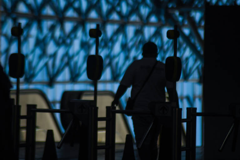 Passageiros no Terminal Rodoviário Parque Dom Pedro II, na região central de SP