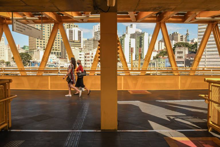 Passageiros no Terminal Rodoviário Parque Dom Pedro II, na região central de SP