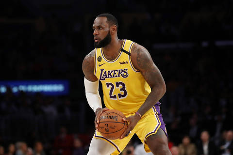 (FILES) In this file photo taken on March 5, 2020 LeBron James #23 of the Los Angeles Lakers handles the ball in a game against the Philadelphia 76ers during the second half at Staples Center on March 3, 2020 in Los Angeles, California. - LeBron James said April 8, 2020, the abrupt shutdown of the NBA season due to the worldwide coronavirus pandemic has left the Los Angeles Lakers feeling like they still have something to prove.  The Lakers were in the midst of a revival season, having made the playoffs for the first time in seven years, when the league suspended the 2019-20 season on March 11 after Rudy Gobert tested positive for COVID-19. (Photo by Kateyln MULCAHY / GETTY IMAGES NORTH AMERICA / AFP)