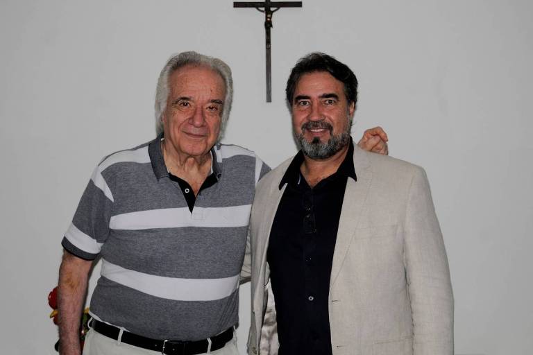 João Carlos Martins e o presidente rubro-verde Antonio Carlos Castanheira: torcedor fanático e identificado com a Portuguesa, o Maestro é o embaixador oficial do centenário da Lusa