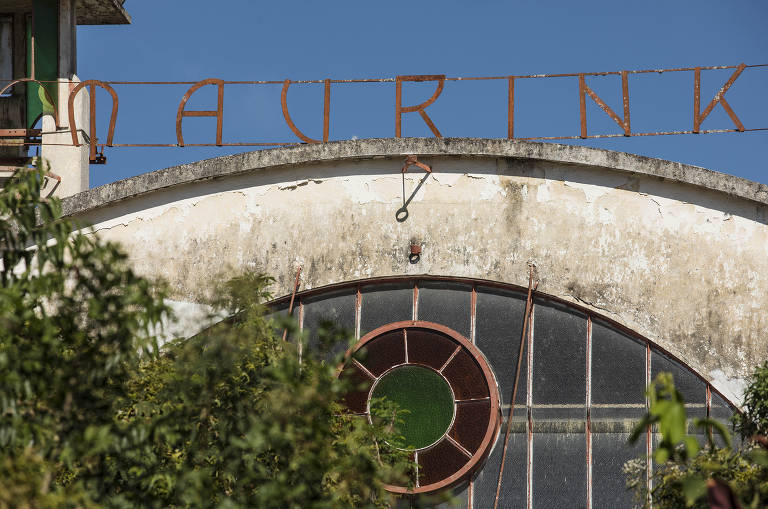 Estação ferroviária construída no início do século 20 (1906), em estado precário de conservação, em Mairinque (interior de São Paulo)