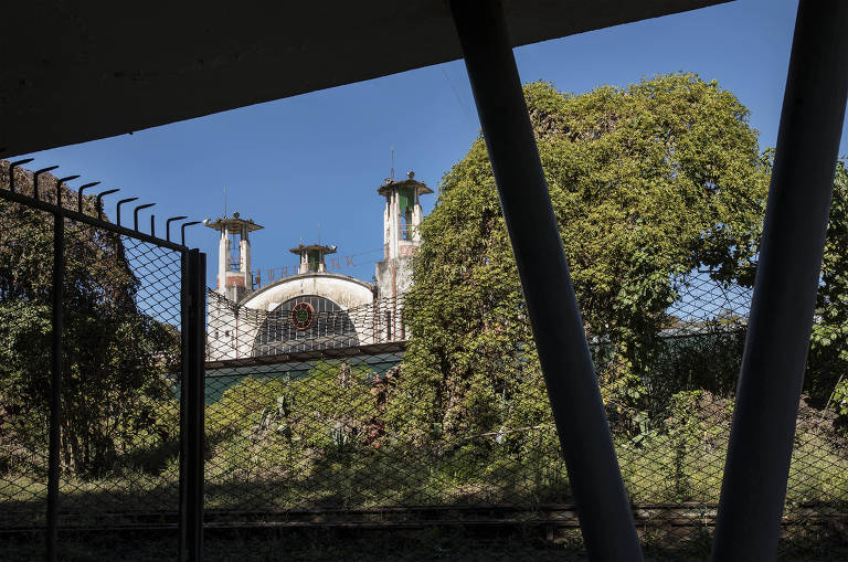 Estação ferroviária construída no início do século 20 (1906), em estado precário de conservação, em Mairinque (interior de São Paulo)