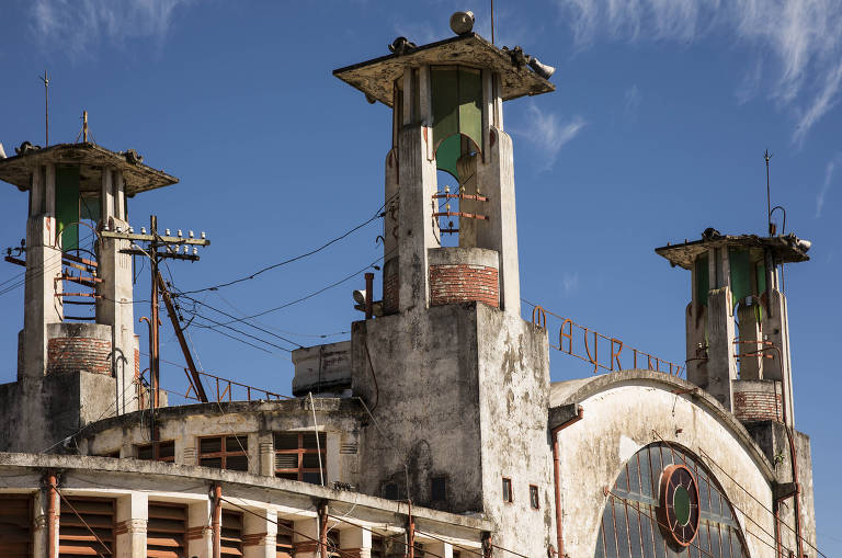 Estação ferroviária construída no início do século 20 (1906), em estado precário de conservação, em Mairinque (interior de São Paulo)