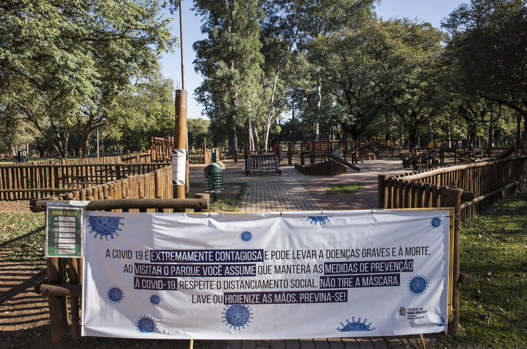Playground para crianças ficaram lacrados no Parque do Ibirapuera no primeiro dia de abertura.