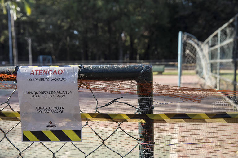 Quadras  também estão interditadas para evitar prática de esportes coletivos.