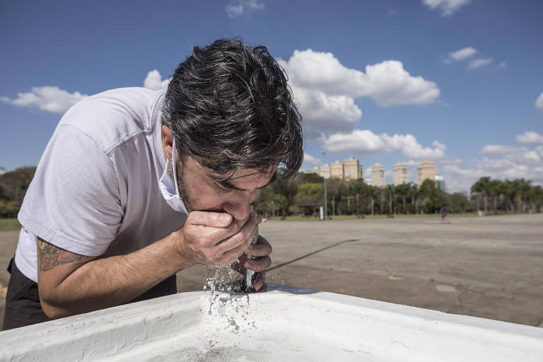 Bebedouro estão funcionando normalmente no Villa Lobos, ao contrário do Ibirapuera.