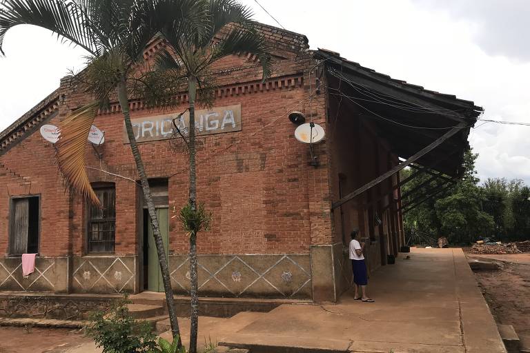 A estação Oriçanga, em Estiva Gerbi, já sem trilhos no interior de São Paulo
