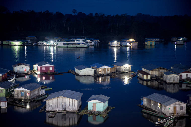 Vila de casas flutuantes de Carauari, no Amazonas, durante a pandemia do novo coronavírus