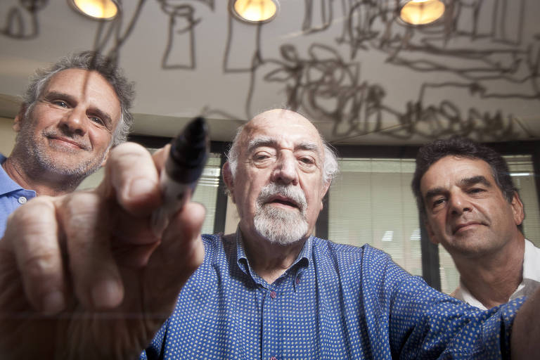  Gian Carlo Gasperini (centro), Roberto Aflalo (dir.) e Luiz Felipe Aflalo (esq.), sócios do escritórios de arquitetura Aflalo & Gasperini