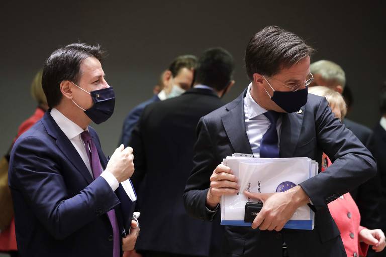 Giuseppe Conte (à esq.), premiê da Itália, e Mark Rutte, primeiro-ministro holandês