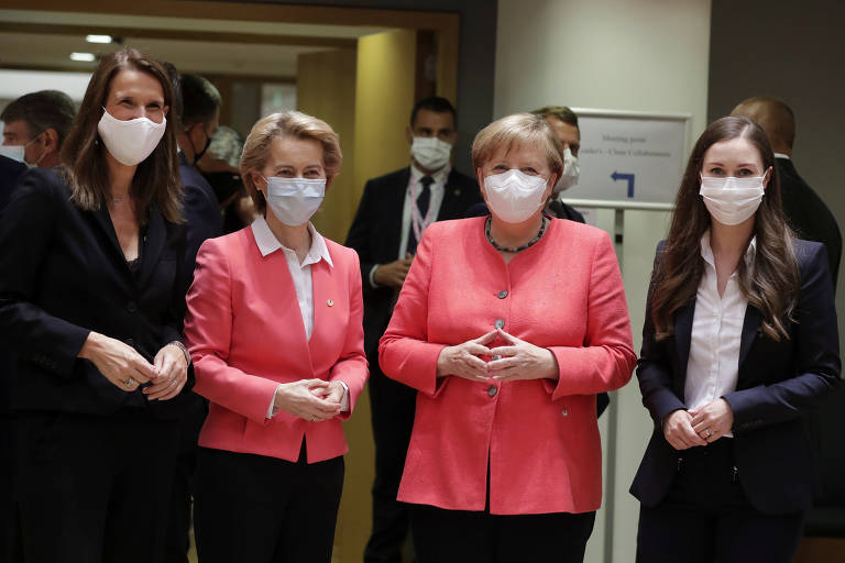 Da esq. para a dir.: Sophie Wilmes, primeira-ministra da Bélgica, Ursula von der Leyen, presidente da Comissão Europeia, Angela Merkel, chanceler da Alemanha, e Sanna Marin, primeira-ministra da Finlândia