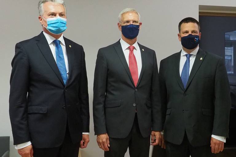 Gitanas Nauseda (à esq.), presidente da Lituânia, Krisjanis Karins (ao centro), premiê da Letônia, e Juri Ratas (à dir.), primeiro-ministro da Estônia