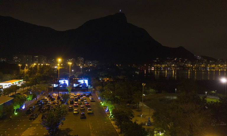 Inauguração de drive-in na lagoa Rodrigo de Freitas, no Rio de Janeiro; veja fotos do dia