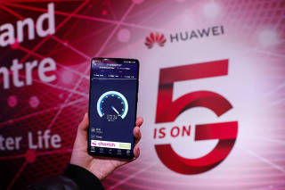 Xinhua Headlines: By banning Huawei, Britain chooses to go against global 5G trend