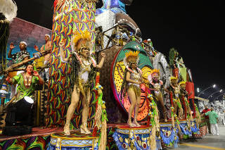 Escolas de samba em SP repensam desfiles e cogitam máscara de proteção em fantasias