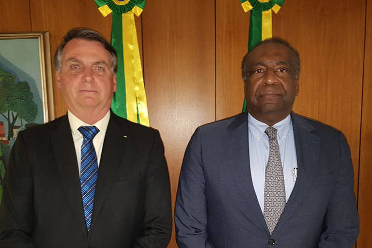 Presidente Jair Bolsonaro com Carlos Alberto Decotelli onde explicou as polêmicas sobre seu currículo que o fez ser demitido do cargo. Após a sua saída, Milton Ribeiro assumiu a pasta