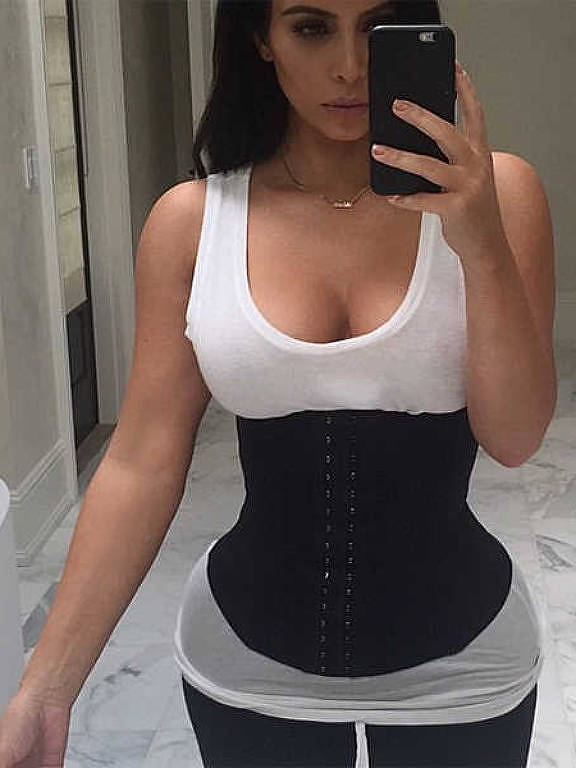Kim Kardashian testa transformar Skims em 'roupa de sair' - 05/11