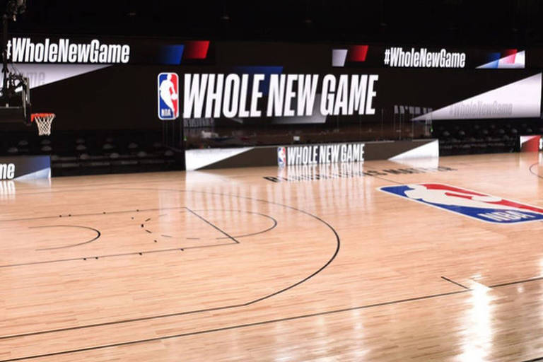 Curtindo um jogo da NBA em Los Angeles 