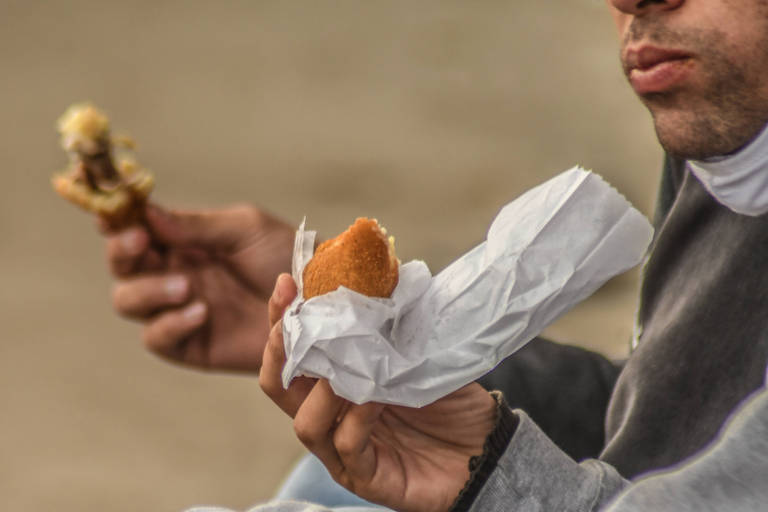 As consequências do tipo de alimentação dos entregadores a longo prazo: obesidade, anemia, gastrite e hipertensão. A curto prazo: fraqueza, picos de glicemia e consequente sonolência