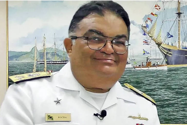 Assessor e amigo de Bolsonaro, almirante ganha R$ 20 mil extra de empresa do BB
