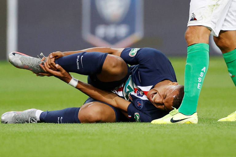 PSG confirma lesão, e Mbappé deve perder quartas da Champions League