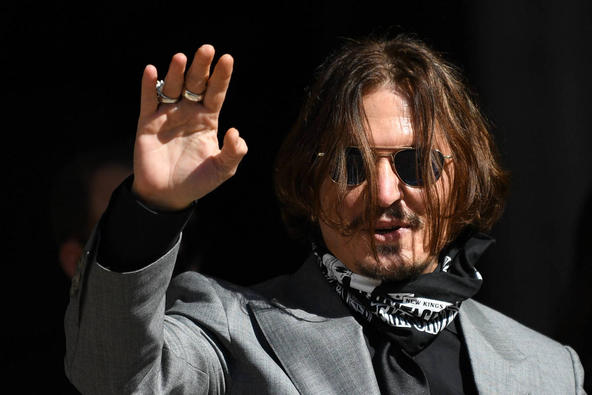 Depp está com advogada casada que o defendeu em caso no Reino Unido