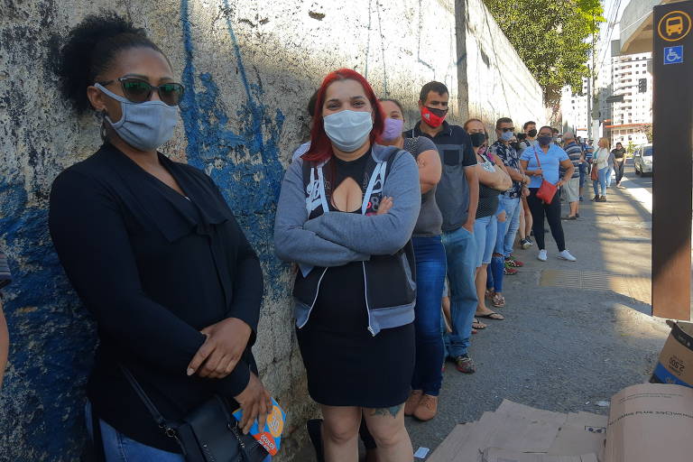 Mônica Amador dos Santos, 40 anos, do Jd da Conquista, São Mateus (zona leste), afirma que não consegue receber o auxílio emergencial porque a senha está bloqueada.