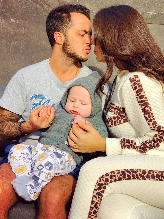 Thammy Miranda com a esposa Andressa Ferreira e o filho Bento Ferreira Miranda