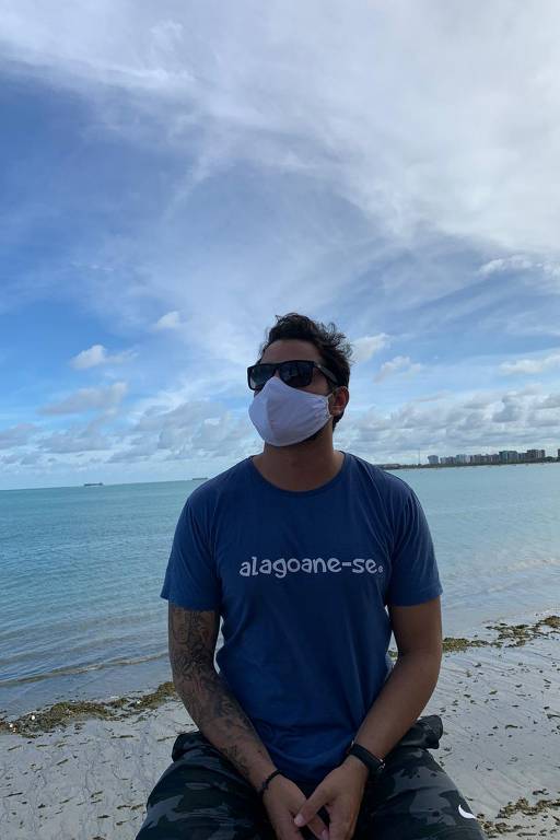 O guia Daniel Barbosa, 33, está aproveitando o período de quarentena para se reciclar, estudando inglês e espanhol; ele espera que a retomada traga turistas mais conscientes em relação à preservação ambiental em Maceió e outros destinos de Alagoas