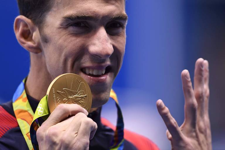 Michael Phelps com sua quarta medalha de ouro na Olimpíada do Rio-2016
