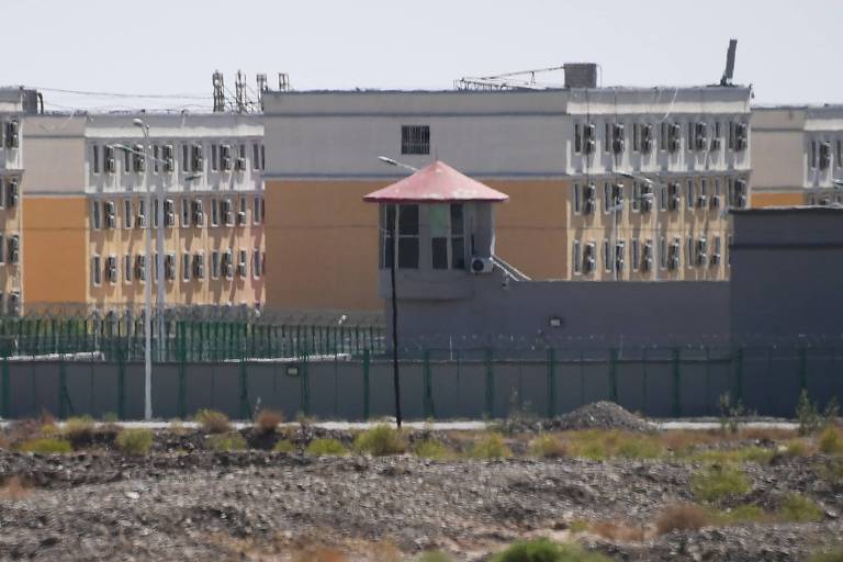Centro do Serviço de Treinamento Educacional e Vocacional Artux City, onde, segundo ativistas, funciona um campo de detenção de membros de minorias muçulmanas, ao norte da cidade de Kashgar, em Xinjiang