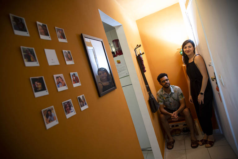 O arquiteto e paisagista Thiago Cesario e sua esposa, Paula, aproveitaram a pandemia e o maior período do tempo dentro de casa para fazer uma minirreforma no hall de entrada do apartamento em que moram