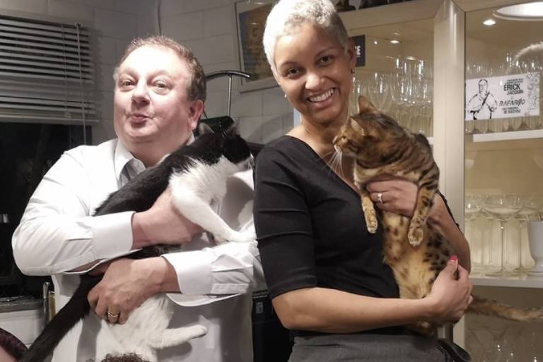 Erick Jacquin, a esposa e os gatinhos