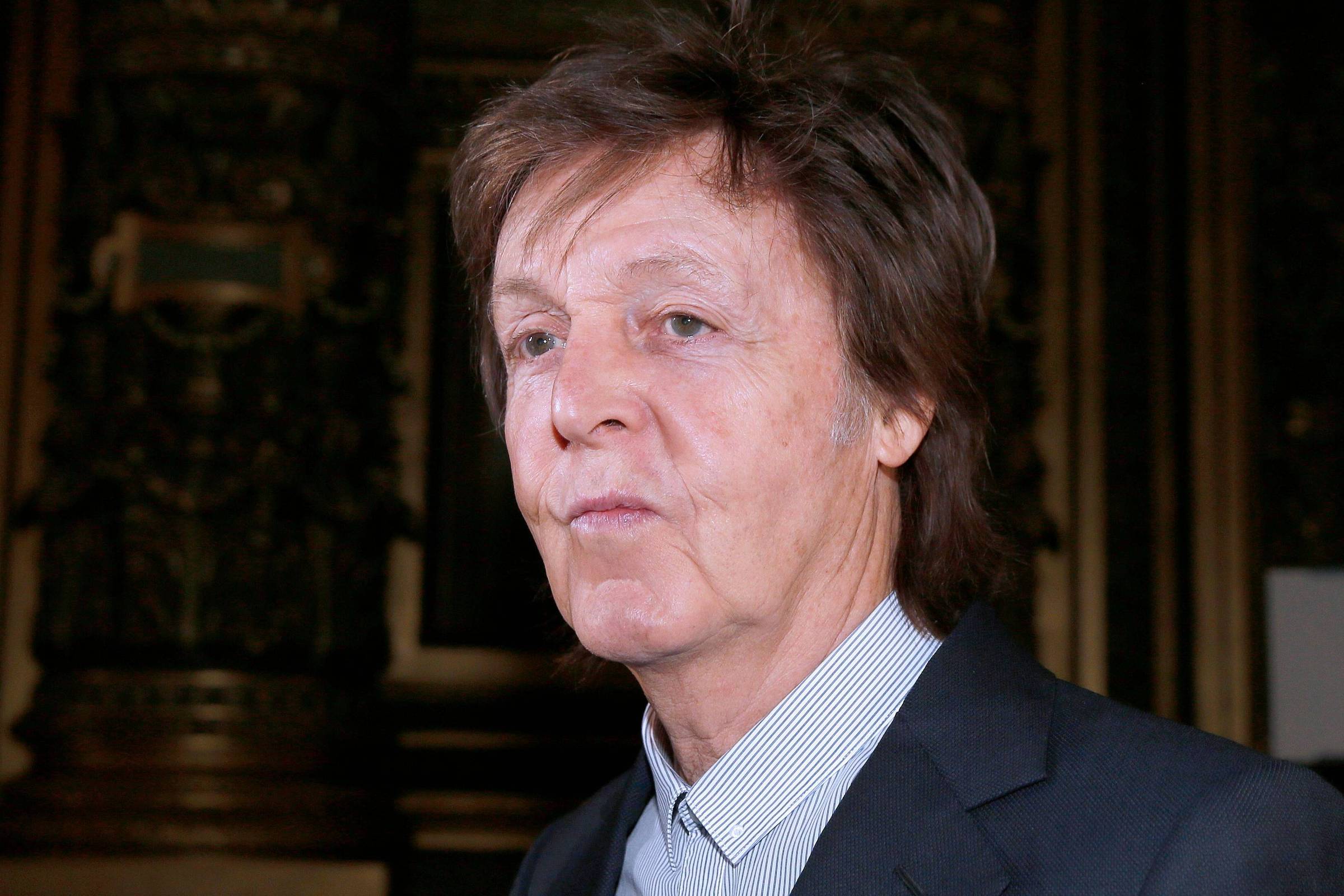 Paul McCartney diz que recorreu ao álcool após separação dos Beatles - 04/08/2020 - Música - F5