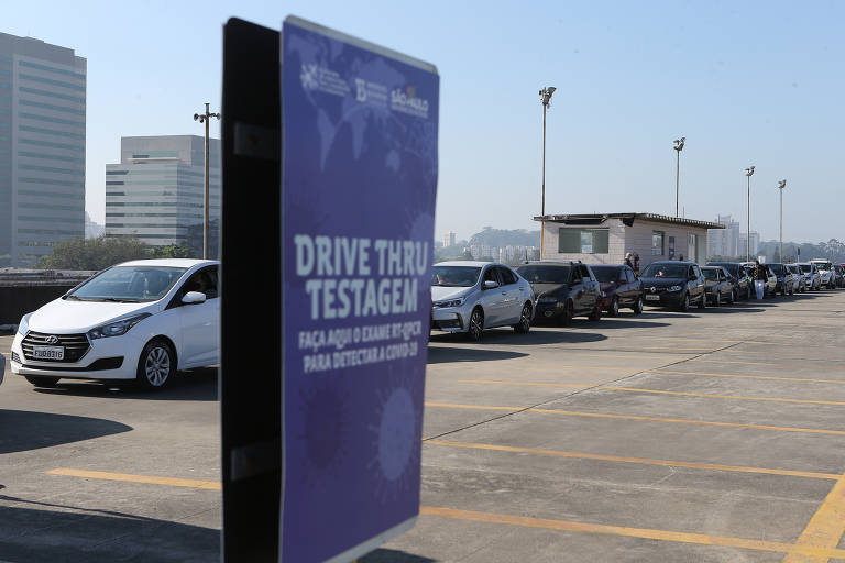 Drive-thru de testes de Covid-19 no Shopping SP Market