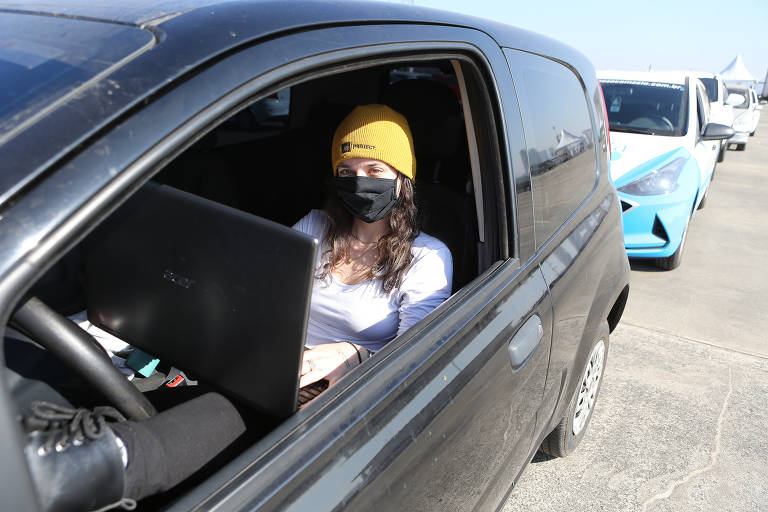 Jacqueline Gabor passou a noite na fila para conseguir fazer o teste gratuito.
