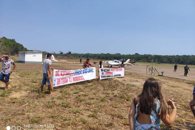 Garimpeiros ilegais fecham aeroporto durante visita de Salles a cidade do Pará
